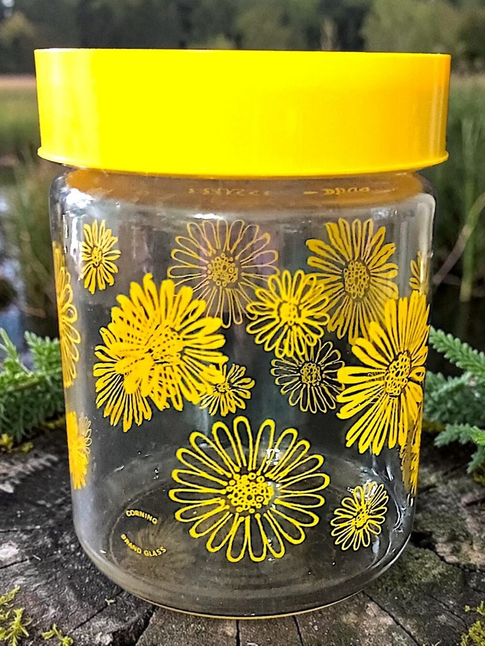 Vintage Corning Glass Daisy Canister Jar Yellow Plastic Lid Retro Floral Kitchen